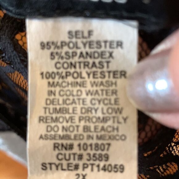 Expresso Size 2X Sleeveless top with velvet look.  Black & gray/silver - Picture 4 of 5